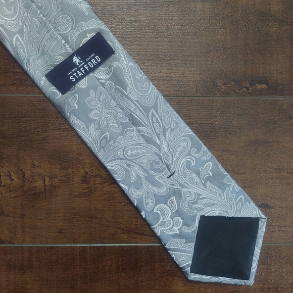 Stafford 100% Silk Paisley Tie - Picture 3 of 6